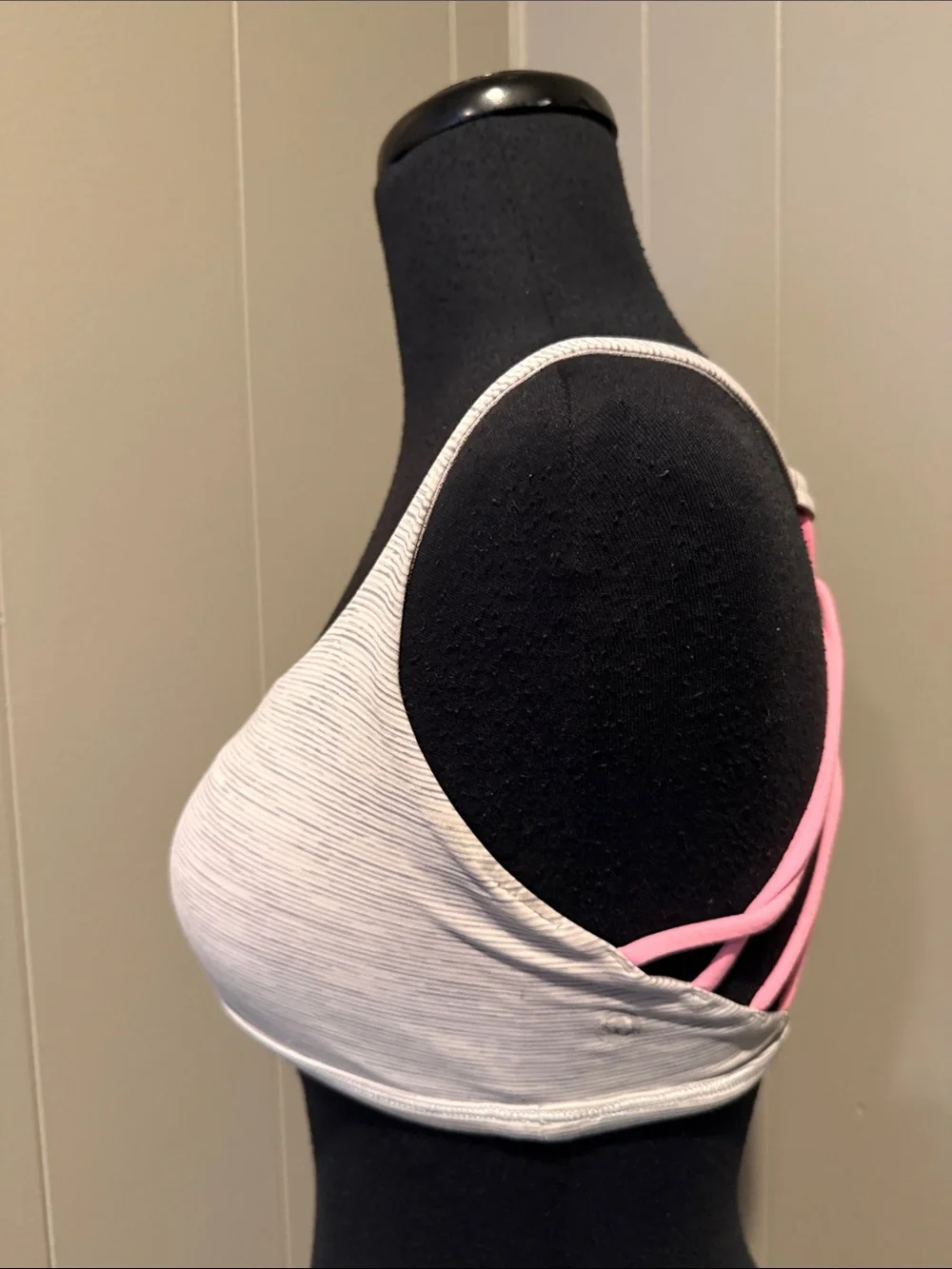 lululemon athletica Women’s 6 Striped Scoop Bralette in Light Gray and Pink